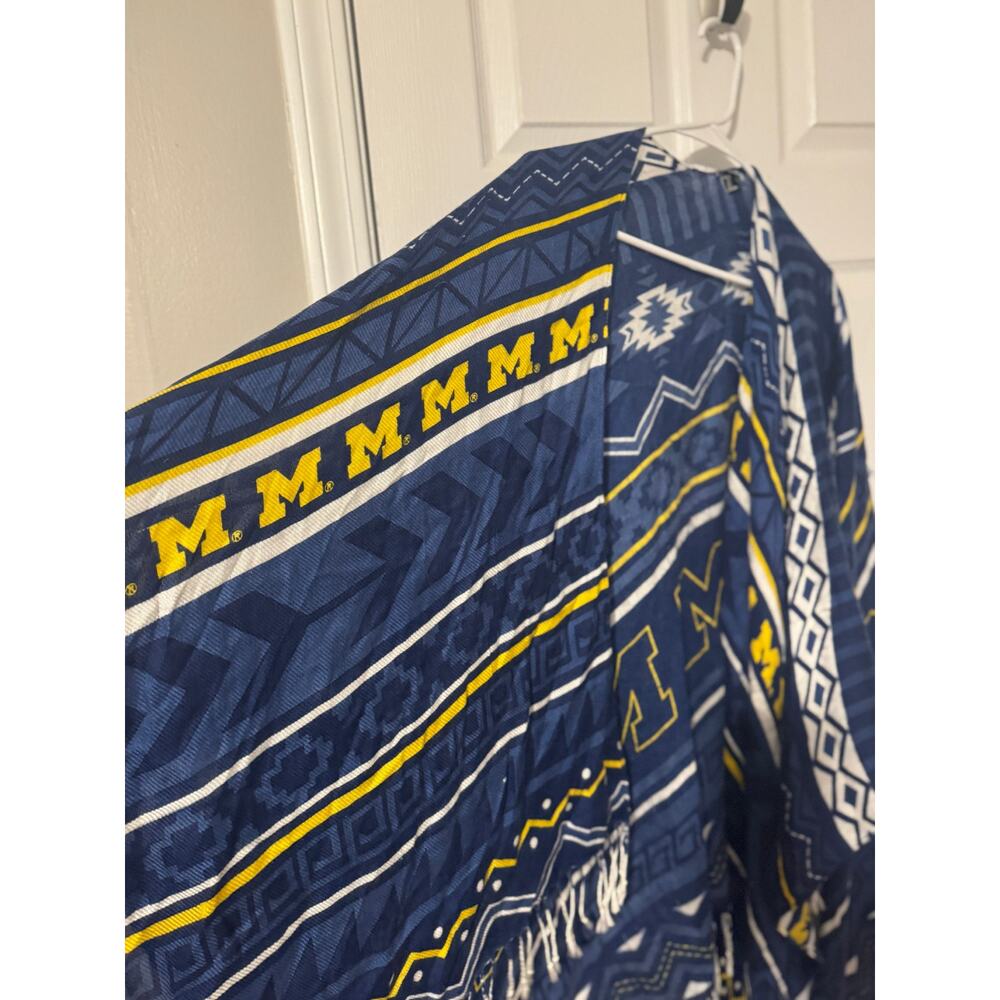 Zoozatz University of Michigan Lightweight Fringe Kimono Poncho - Picture 4 of 4